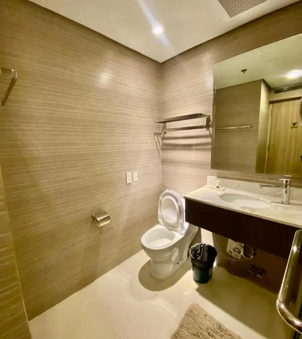 Aura Luxe Stays At Bcct Manila 0*,