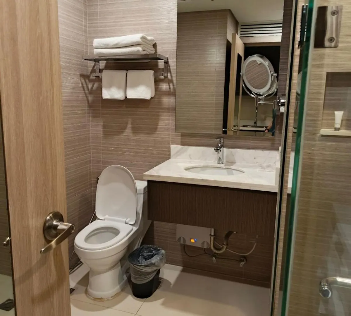 Aura Luxe Stays At Bcct Manila